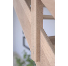 Detailaufnahme eines Holztreppengeländers