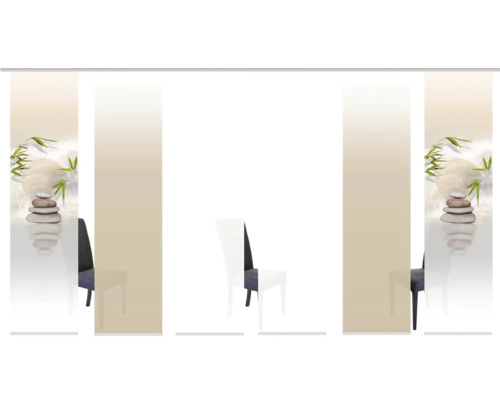 Raumszene mit Schiebegardinen und Stühlen für Inneneinrichtung