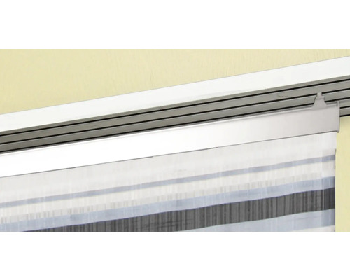 Gardinenschiene mit Vorhang