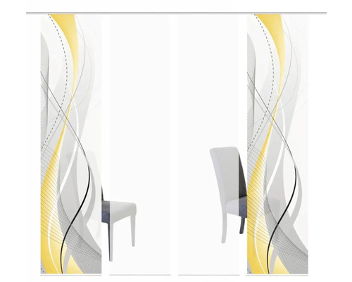 Schiebegardine mit abstraktem Muster und Stuhl