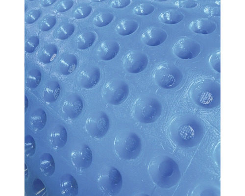 Nahaufnahme einer Poolabdeckung mit Noppenstruktur