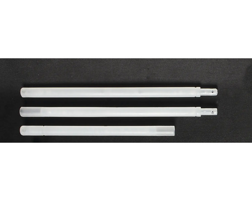 Drei transparente Kunststoffstäbe unterschiedlicher Länge