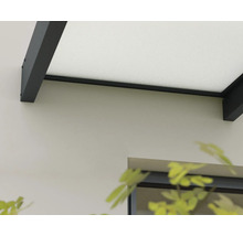 Detailansicht einer Terrassenüberdachung mit Stoffdach und Rahmen