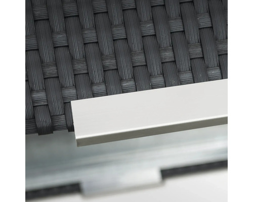 Detailaufnahme von Rattan und Aluminiumrahmen