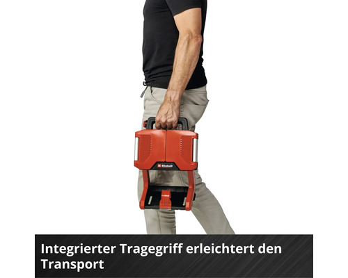 Mann trägt Einhell Werkzeugkoffer mit integriertem Tragegriff