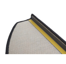 Detailansicht einer selbstklebenden Teppichstufenmatte