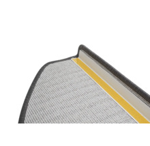 Detailansicht einer Fußmatte mit Klebeband zur Befestigung