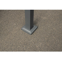 Detailansicht eines Pfostens mit quadratischer Basis zur Befestigung