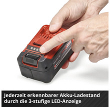Einhell Akku mit LED Ladezustandsanzeige wird von einer Hand bedient