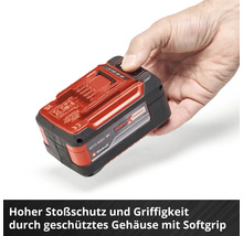 Einhell Power X-Change Akku 18 Volt in rotem und schwarzem Design wird von einer Hand gehalten.