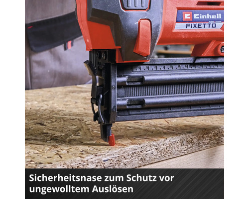 Einhell FIXETTO Klammernagler Detailansicht auf Holzplatte
