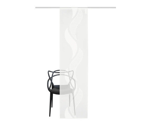 Schiebevorhang mit abstraktem Muster und einem Stuhl