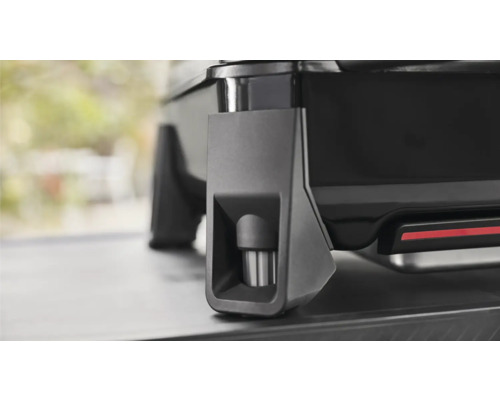 Detailansicht eines Standfußes eines Elektrogrills