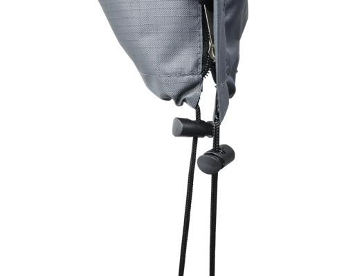 Detailaufnahme einer Plane mit Reißverschluss und Kordelzug.