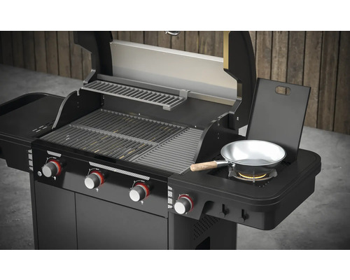 Gasgrill mit Grillrosten, Seitenbrenner und Bedienknöpfen