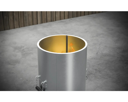 Edelstahl-Feuersäule mit Brennmaterial im Inneren