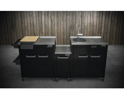 Grillküche mit Spüle, Ablagefläche und Schneidebrett