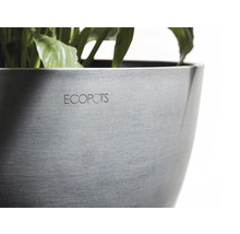 Detailansicht eines Pflanzgefäßes mit der Aufschrift Ecopots