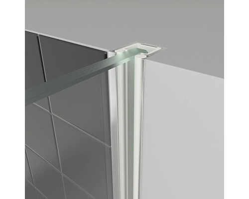 Detailansicht einer Duschkabine mit Glaswand und Dichtungsprofil.