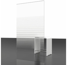 Freistehende Duschwand aus Glas neben einem Hocker