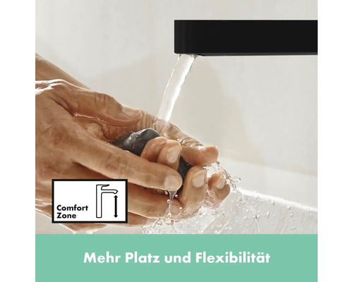 Hände unter einem Wasserhahn mit Comfort Zone