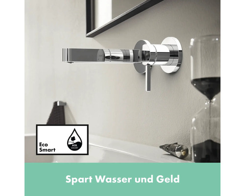 Wandarmatur im Badezimmer mit EcoSmart Symbol für Wassersparen