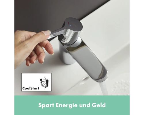 Waschtischarmatur mit CoolStart-Funktion und Handbedienung am Waschbecken
