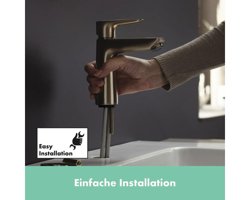 Installation einer Armatur im Badezimmer Waschbecken