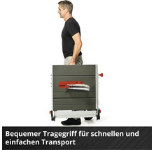 Mann transportiert Tischkreissäge mit Tragegriff
