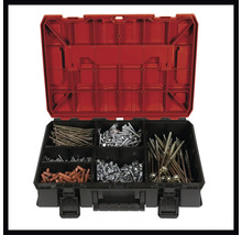 Offener Werkzeugkoffer mit Schrauben, Dübeln und Nägeln