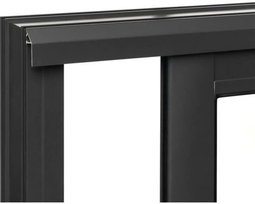 Detailansicht eines schwarzen Fensterrahmens.