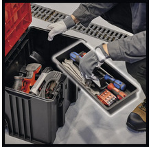 Werkzeugkoffer mit Werkzeugen und Handwerker