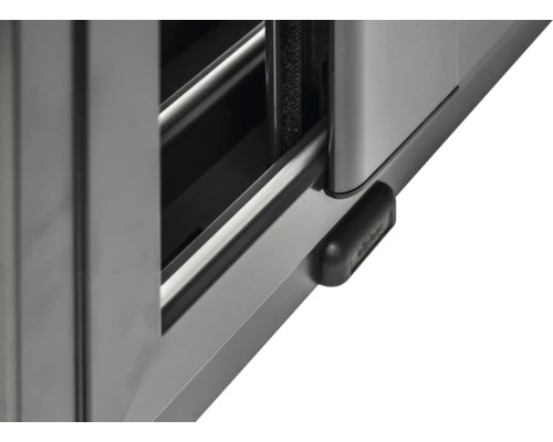 Detailansicht einer Schiebetür mit Führungsschienen