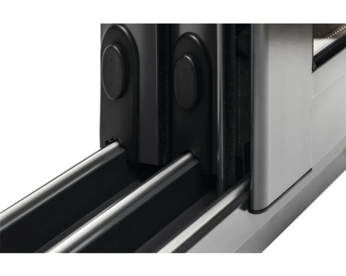 Detailansicht eines Schiebetürbeschlags mit Führungsschienen