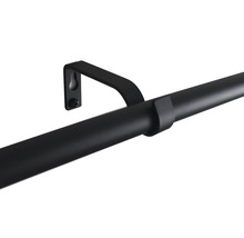 Gardinenstange aus Metall mit Halterung