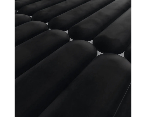 Nahaufnahme von vielen schwarzen Rohrisolierungen