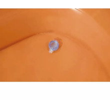 Detailansicht eines Ablassventils an einem Pool