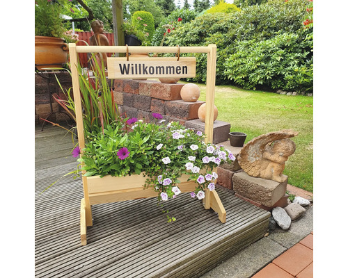 Dekorative Pflanzkastenleiter aus Holz mit der Aufschrift Willkommen im Garten.