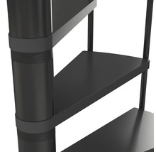 Detailaufnahme einer Wendeltreppe mit Metallstruktur