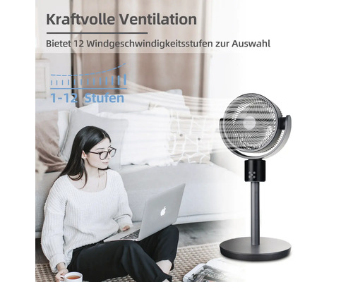 Tischventilator mit zwölf Geschwindigkeitsstufen im Einsatz neben einer Frau mit Laptop