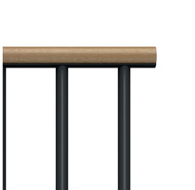 Geländerdetail mit Holzhandlauf und Metallstreben