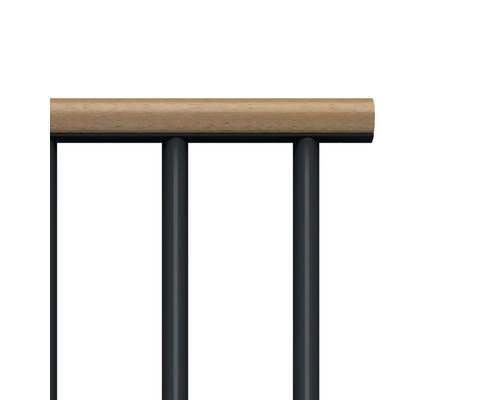 Detailansicht eines Geländers mit Holzhandlauf und Metallstäben