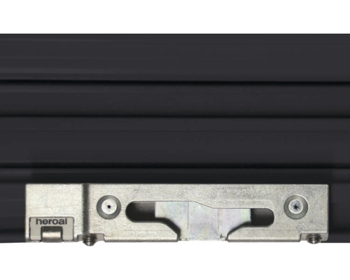 Detailansicht eines Fensterbeschlags von Heroal