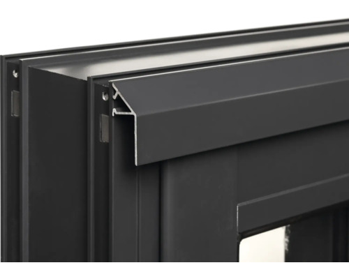 Detailansicht eines schwarzen Fensterrahmens