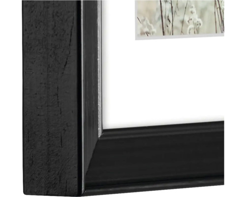 Detailansicht eines Bilderrahmens mit schwarzem Holzrahmen
