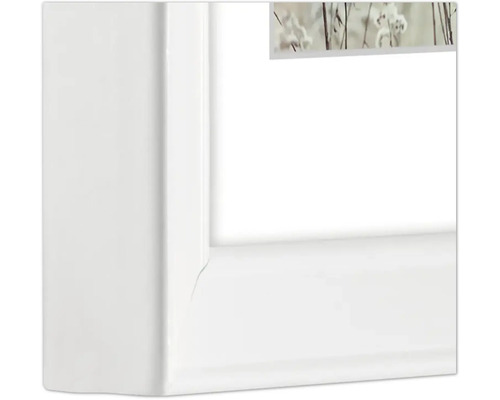 Detailansicht eines weißen Fensterrahmens