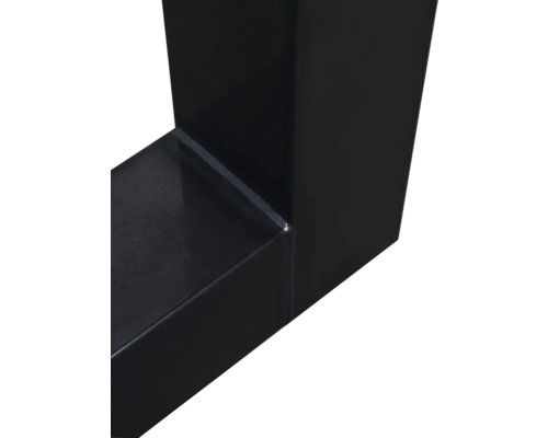 Detailansicht eines schwarzen Metalltischbeins