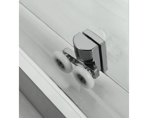 Detailansicht eines Duschkabinenrollers mit zwei Rädern.