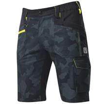 Arbeitsshorts mit Tarnmuster und mehreren Taschen