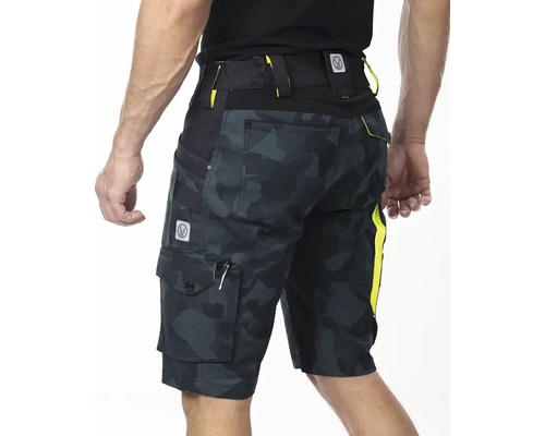 Cargoshorts mit Tarnmuster und Taschen